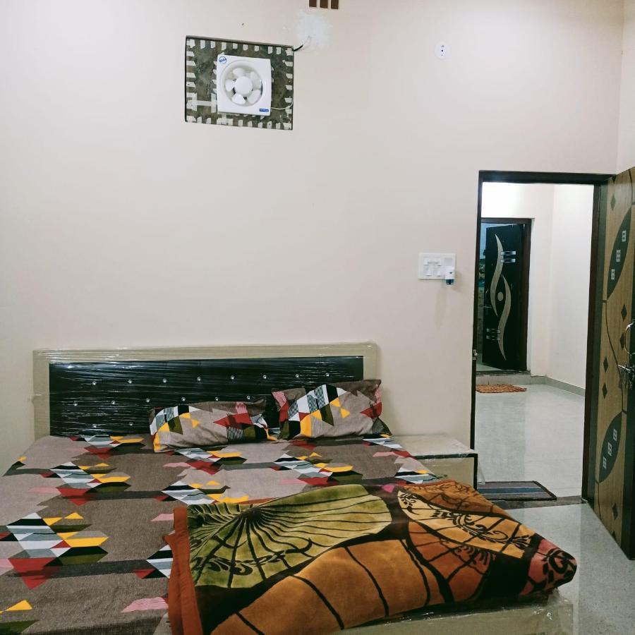 Radha Bhavan Vrindāvan 外观 照片